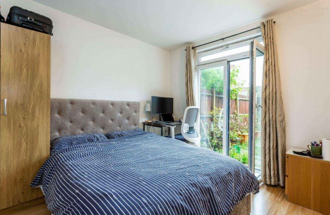 102 Three Colt Street, Dundee Wharf, London E14 8AZ 3