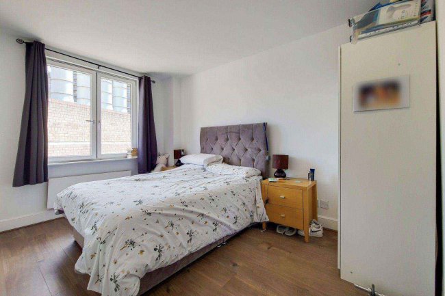 106 Three Colt Street, Dundee Wharf, London E14 8AZ 1