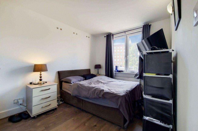 106 Three Colt Street, Dundee Wharf, London E14 8AZ 1