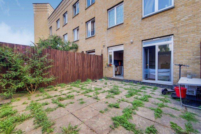 106 Three Colt Street, Dundee Wharf, London E14 8AZ 1