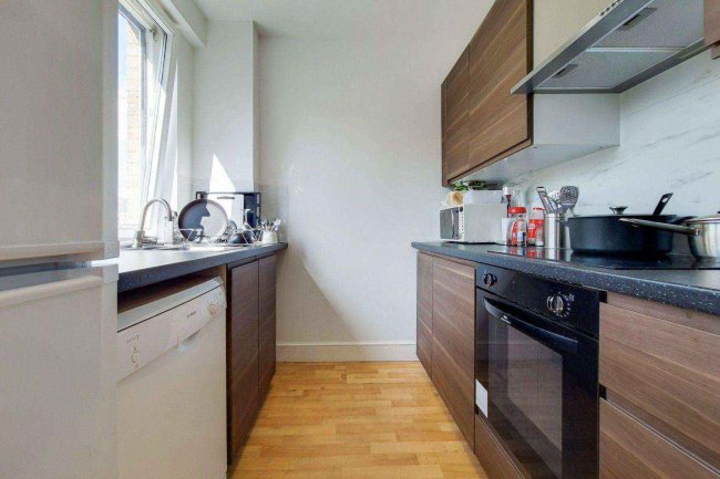 106 Three Colt Street, Dundee Wharf, London E14 8AZ 1