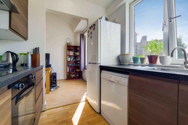 106 Three Colt Street, Dundee Wharf, London E14 8AZ 1