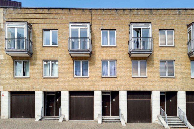 106 Three Colt Street, Dundee Wharf, London E14 8AZ 1