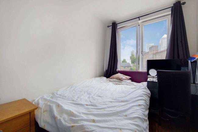 106 Three Colt Street, Dundee Wharf, London E14 8AZ 1