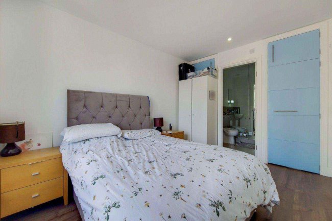 106 Three Colt Street, Dundee Wharf, London E14 8AZ 1