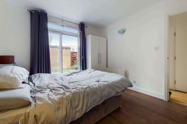 106 Three Colt Street, Dundee Wharf, London E14 8AZ 1