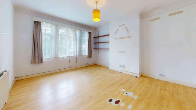 12 Hamilton Court, Hamilton Road, London, W5 2EJ 1