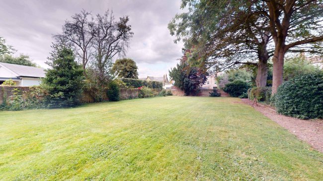 12 Hamilton Court, Hamilton Road, London, W5 2EJ 1