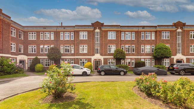 12 Hamilton Court, Hamilton Road, London, W5 2EJ 1