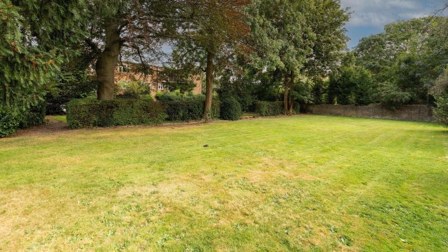 12 Hamilton Court, Hamilton Road, London, W5 2EJ 1