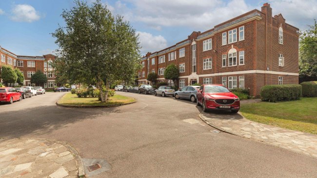 12 Hamilton Court, Hamilton Road, London, W5 2EJ 1