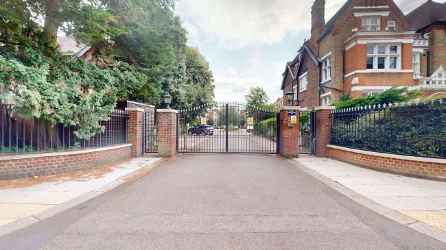 12 Hamilton Court, Hamilton Road, London, W5 2EJ 1