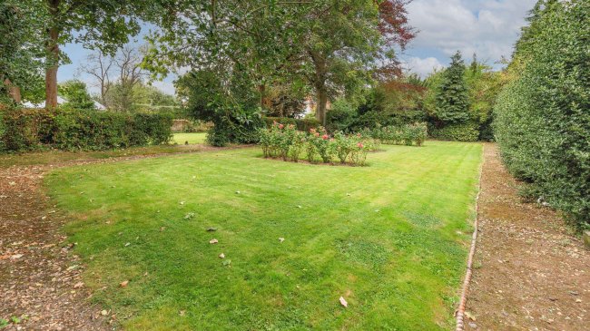 12 Hamilton Court, Hamilton Road, London, W5 2EJ 1