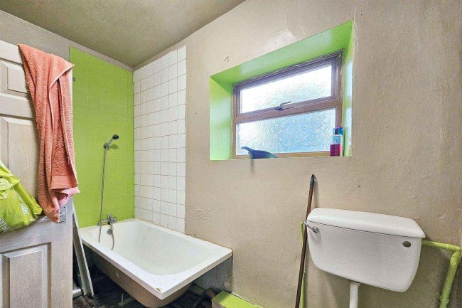 563 Halliwell Road, Bolton, BL1 8DB 8