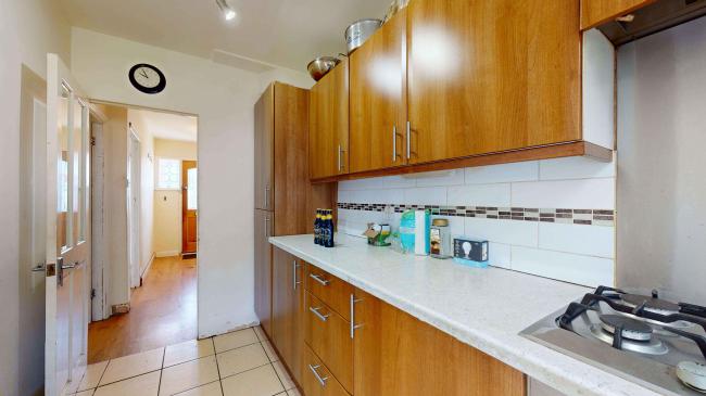 18 Prince of Wales Road, Sutton, Surrey, SM1 3PA 4