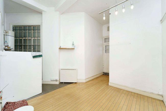 23 Queens Road, Weybridge, Surrey KT13 9UG 15