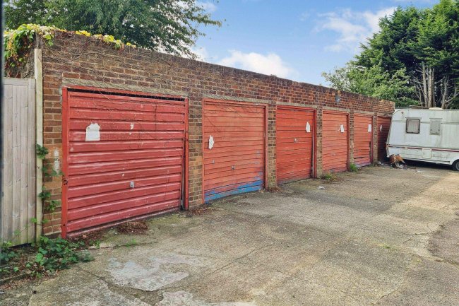 Stainton Road Garages, London, EN5 3JR 7