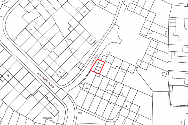 Holly Drive Garages, Potters Bar, London EN6 2QL 9