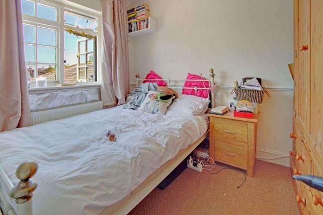 165-167 French Street, Sunbury on Thames, Surrey, TW16 5JY 1