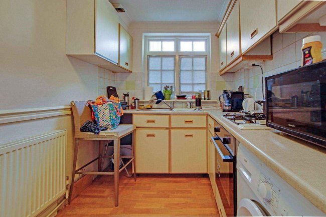 165-167 French Street, Sunbury on Thames, Surrey, TW16 5JY 1