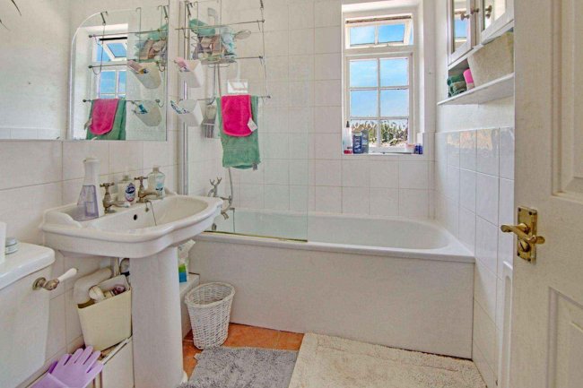 165-167 French Street, Sunbury on Thames, Surrey, TW16 5JY 1