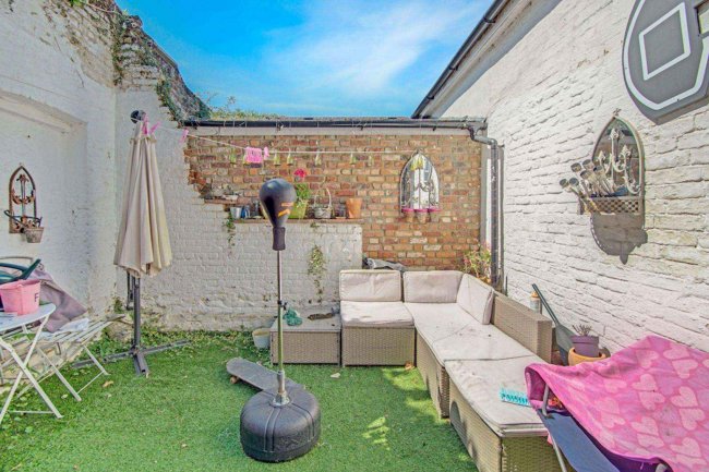 165-167 French Street, Sunbury on Thames, Surrey, TW16 5JY 1