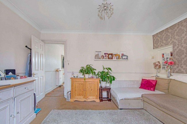 165-167 French Street, Sunbury on Thames, Surrey, TW16 5JY 1