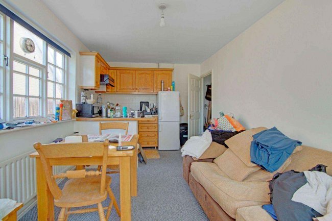 Flats A B and C, 165 French Street, Sunbury on Thames, Surrey, TW16 5JY 7