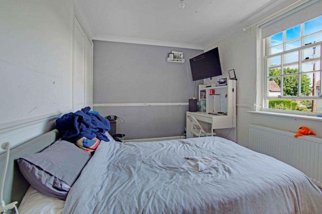 165-167 French Street, Sunbury on Thames, Surrey, TW16 5JY 1