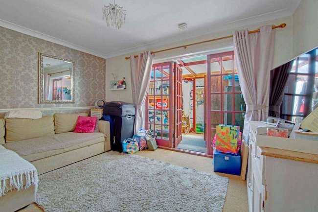 165-167 French Street, Sunbury on Thames, Surrey, TW16 5JY 1