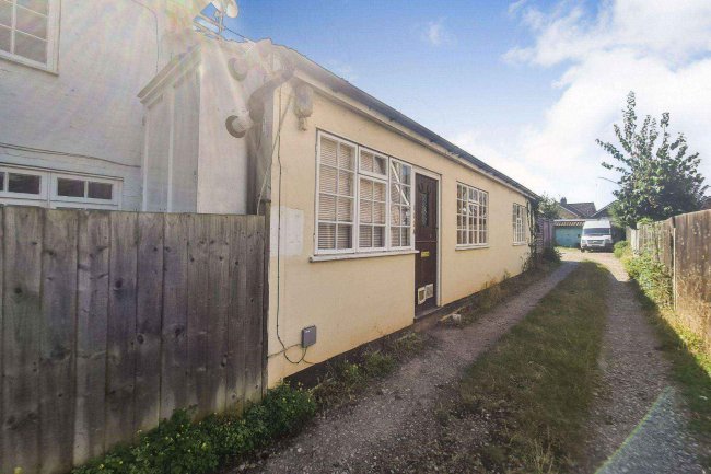 Flats A B and C, 165 French Street, Sunbury on Thames, Surrey, TW16 5JY 7