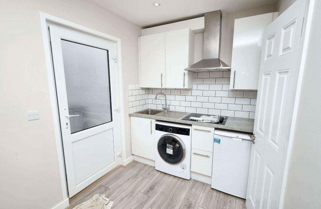 Rear of 243 Beckenham Road, Beckenham, BR3 4RP 2