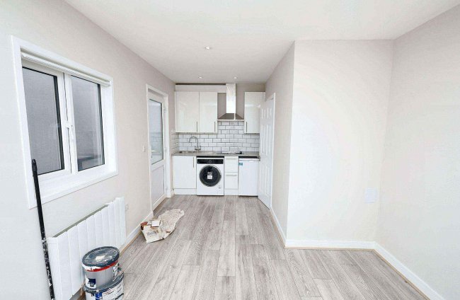 Rear of 243 Beckenham Road, Beckenham, BR3 4RP 2