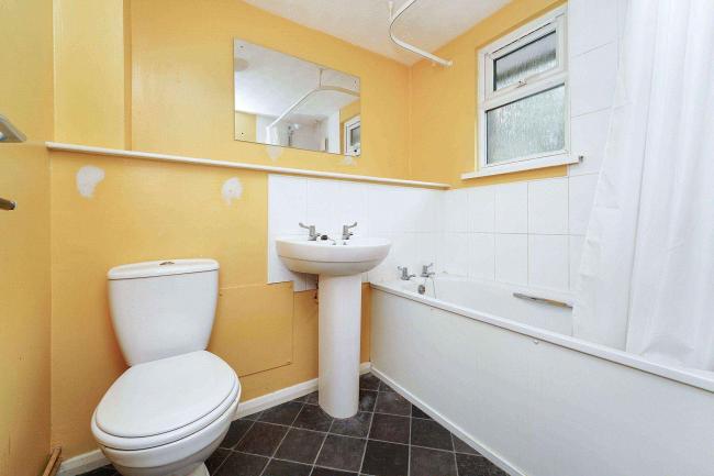 Flat 39 Atholl Court and Garage No 26, Kingsway Gardens, Andover, SP10 4BB 6