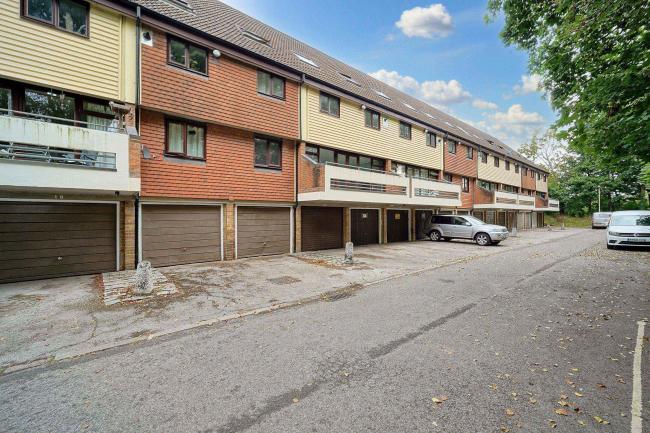 Flat 39 Atholl Court and Garage No 26, Kingsway Gardens, Andover, SP10 4BB 6