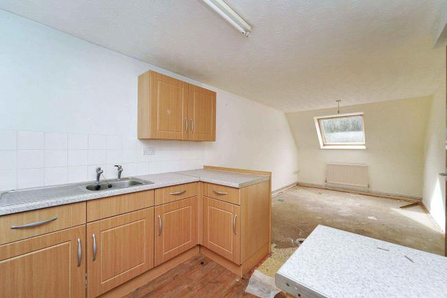 Flat 39 Atholl Court and Garage No 26, Kingsway Gardens, Andover, SP10 4BB 6