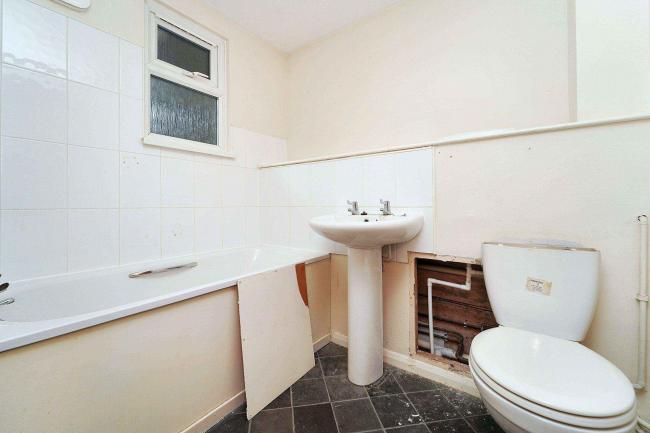 Flat 45 Atholl Court & Garage 21, Kingsway Gardens, Andover, SP10 4BB 7