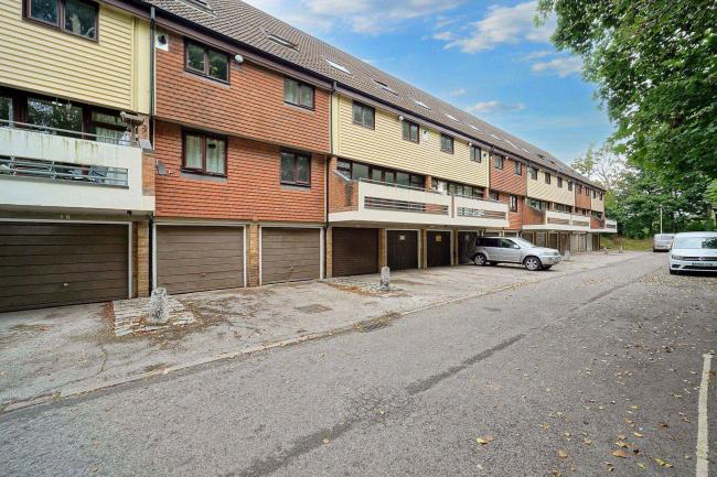 Flat 45 Atholl Court & Garage 21, Kingsway Gardens, Andover, SP10 4BB 7