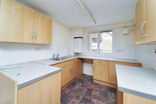 Flat 45 Atholl Court & Garage 21, Kingsway Gardens, Andover, SP10 4BB 7