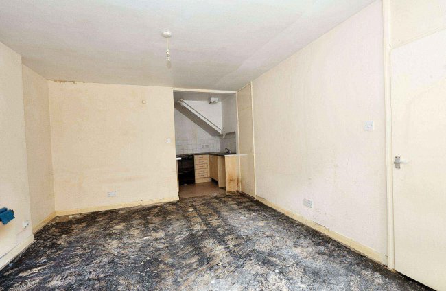 Flat A, 127 Elgin Avenue, London W9 2NR 6