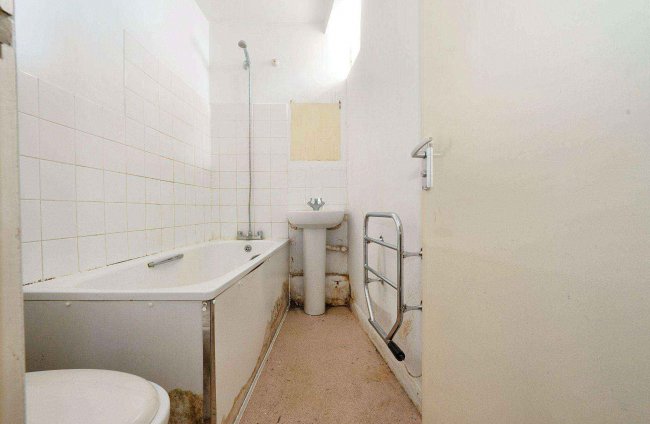 Flat A, 127 Elgin Avenue, London W9 2NR 6