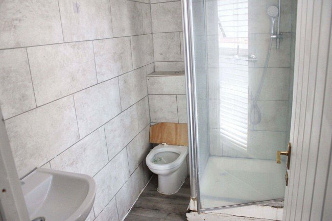 2 East Street, Chatham, Kent, ME4 5NJ 5