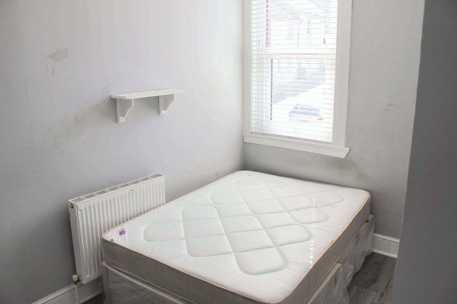 2 East Street, Chatham, Kent, ME4 5NJ 5