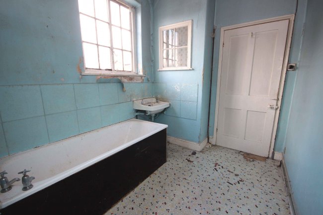 29 Salop Road, Oswestry, Shropshire, SY11 2NR 2