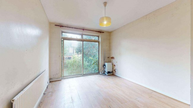 15A Empress Avenue, Ilford, Essex, IG1 3DE 1