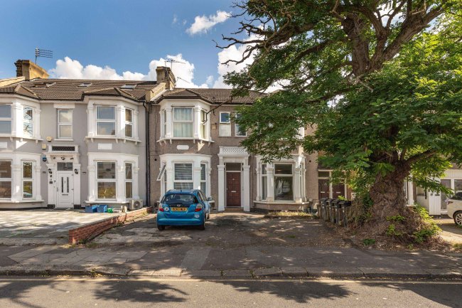 15A Empress Avenue, Ilford, Essex, IG1 3DE 1