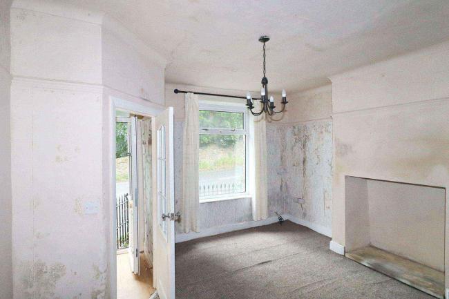 10 Station Road, Holywell Green, Halifax, HX4 9BQ 4