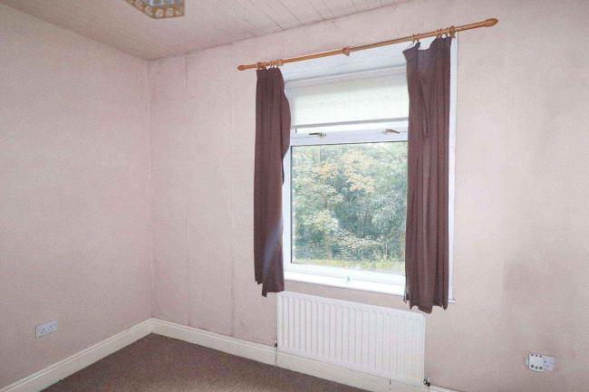 10 Station Road, Holywell Green, Halifax, HX4 9BQ 4