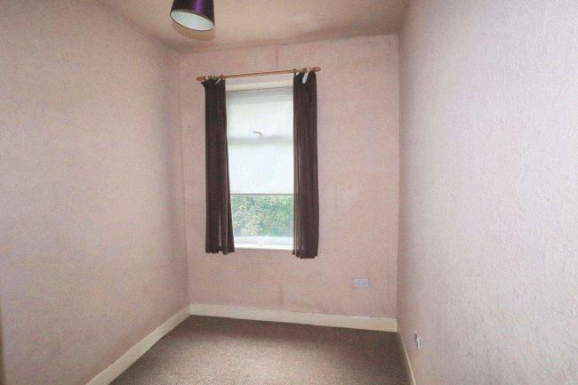 10 Station Road, Holywell Green, Halifax, HX4 9BQ 4