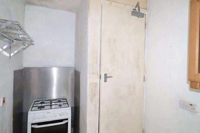 10 Station Road, Holywell Green, Halifax, HX4 9BQ 4